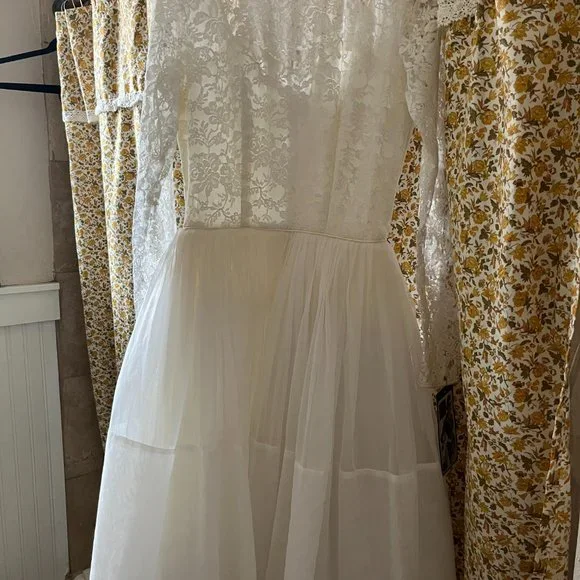Vintage 1950's Short White/Ivory Wedding Dress Size 4 - Picture 4 of 4